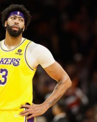 开云-两个赛季只打76场！浓眉当领袖得先过身体关